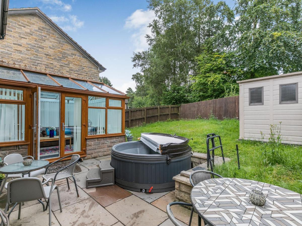 2 Carr Farm Close *