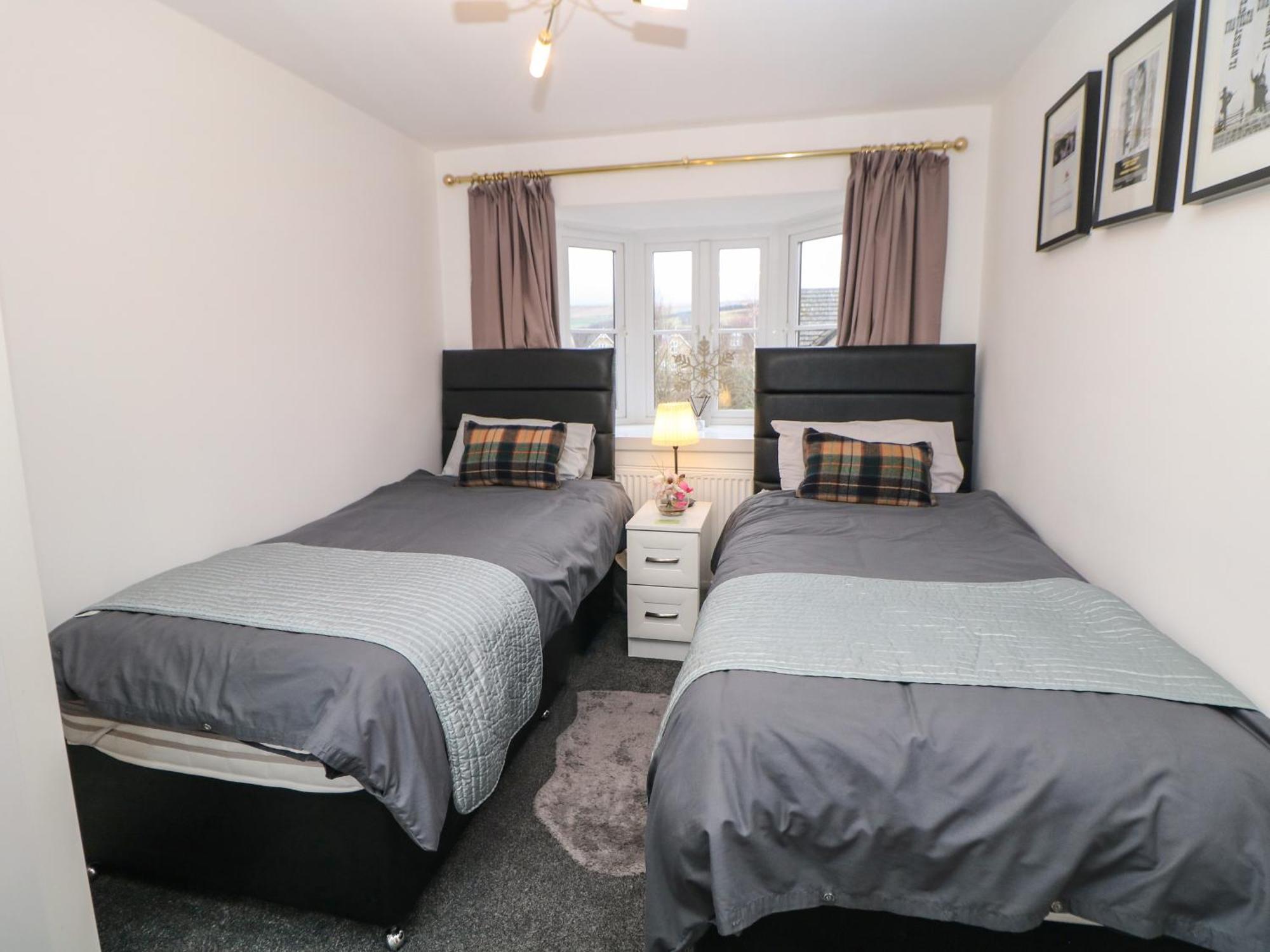 2 Carr Farm Close *