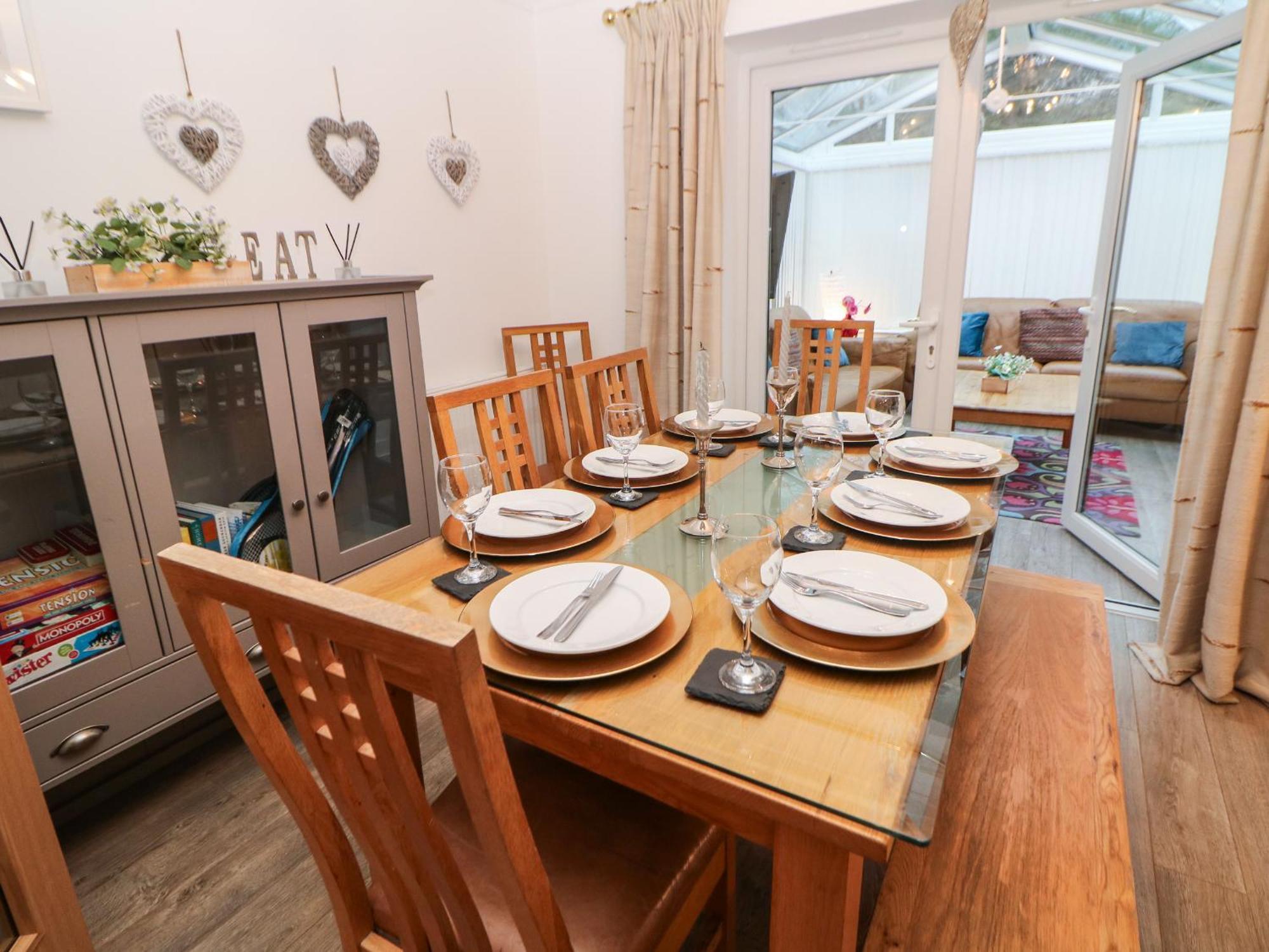 2 Carr Farm Close *
