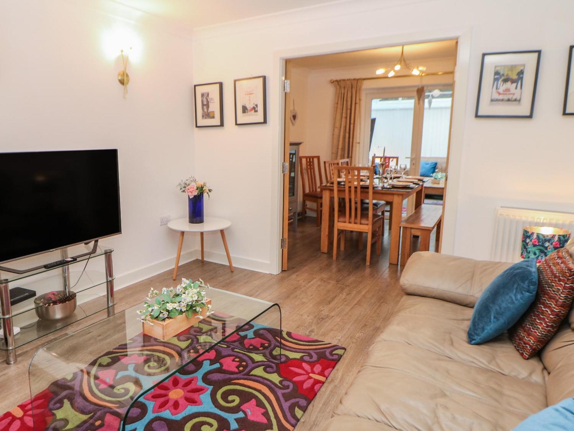 2 Carr Farm Close * Glossop