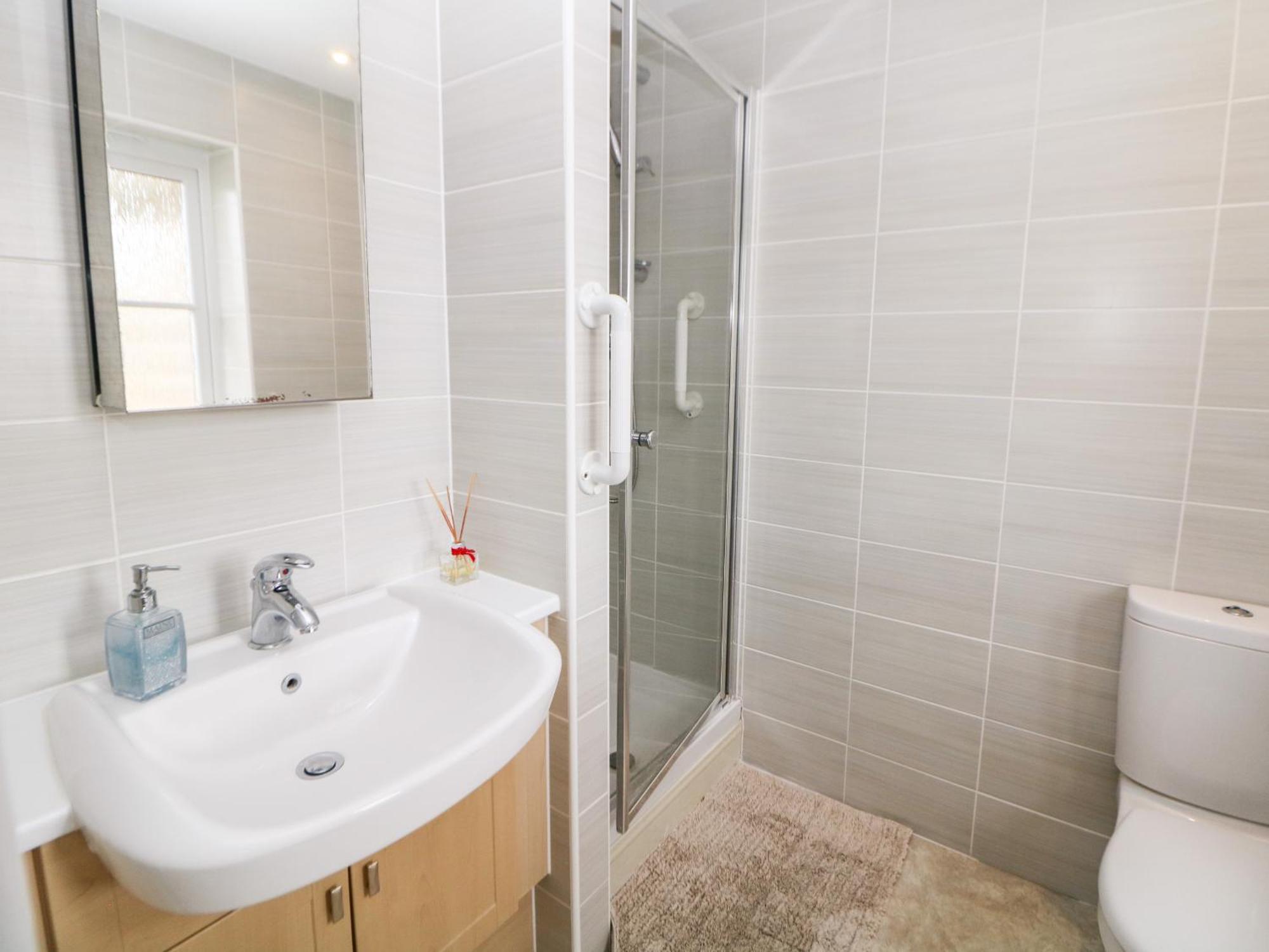 2 Carr Farm Close * Glossop