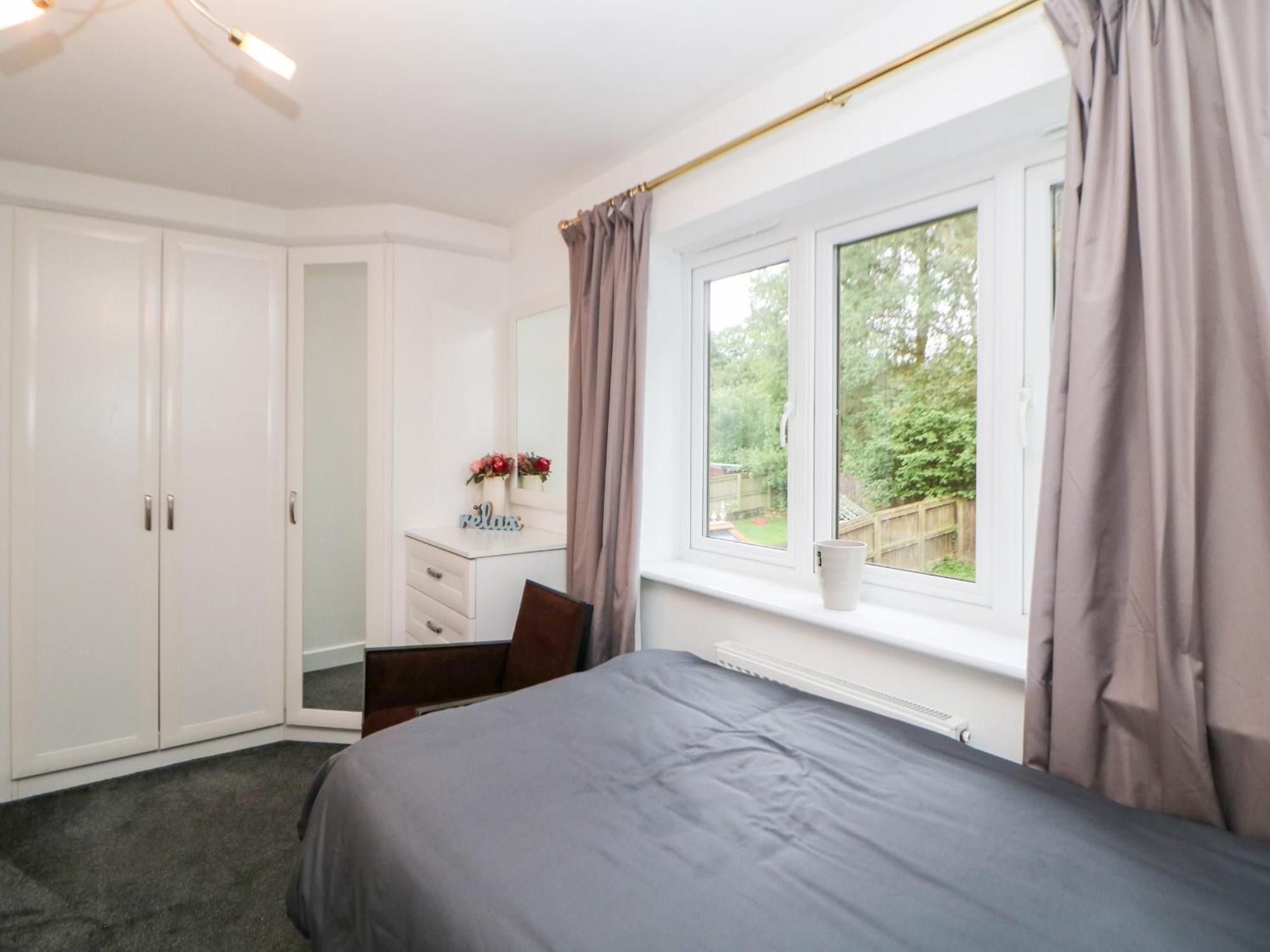 2 Carr Farm Close * Glossop